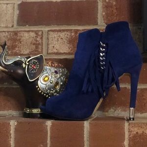 GUESS Dark blue suede booties w/silver accents